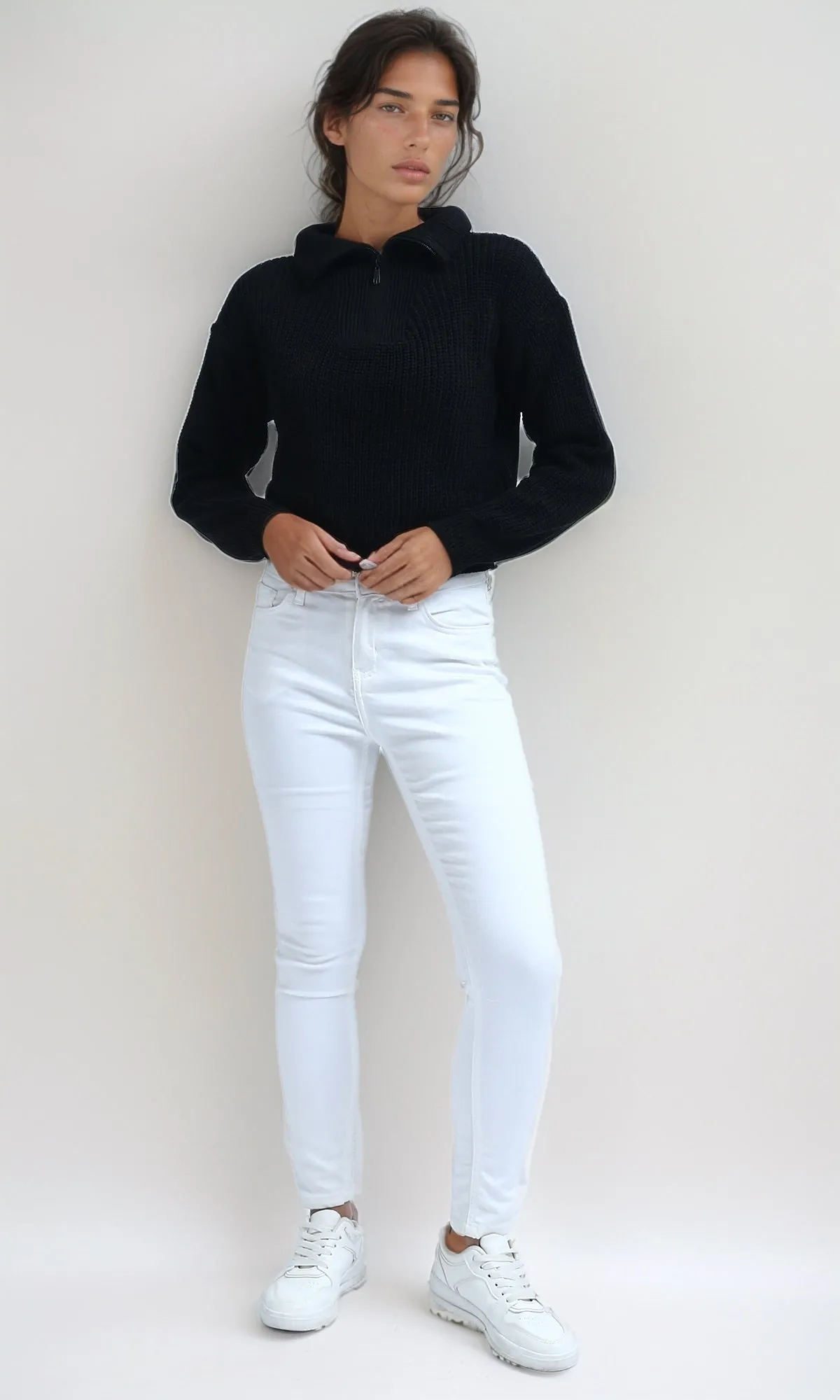 O198702 - Regular Fit Long Sleeves Zipped Pullover - Black