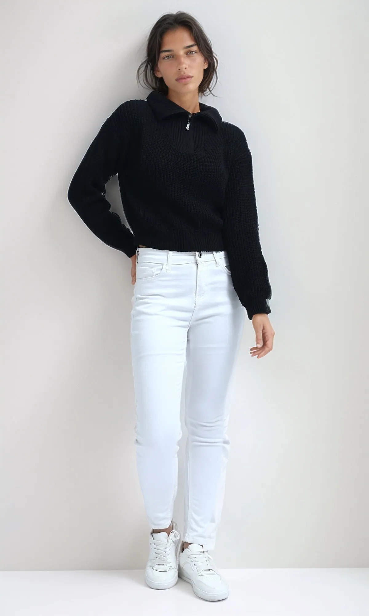 O198702 - Regular Fit Long Sleeves Zipped Pullover - Black