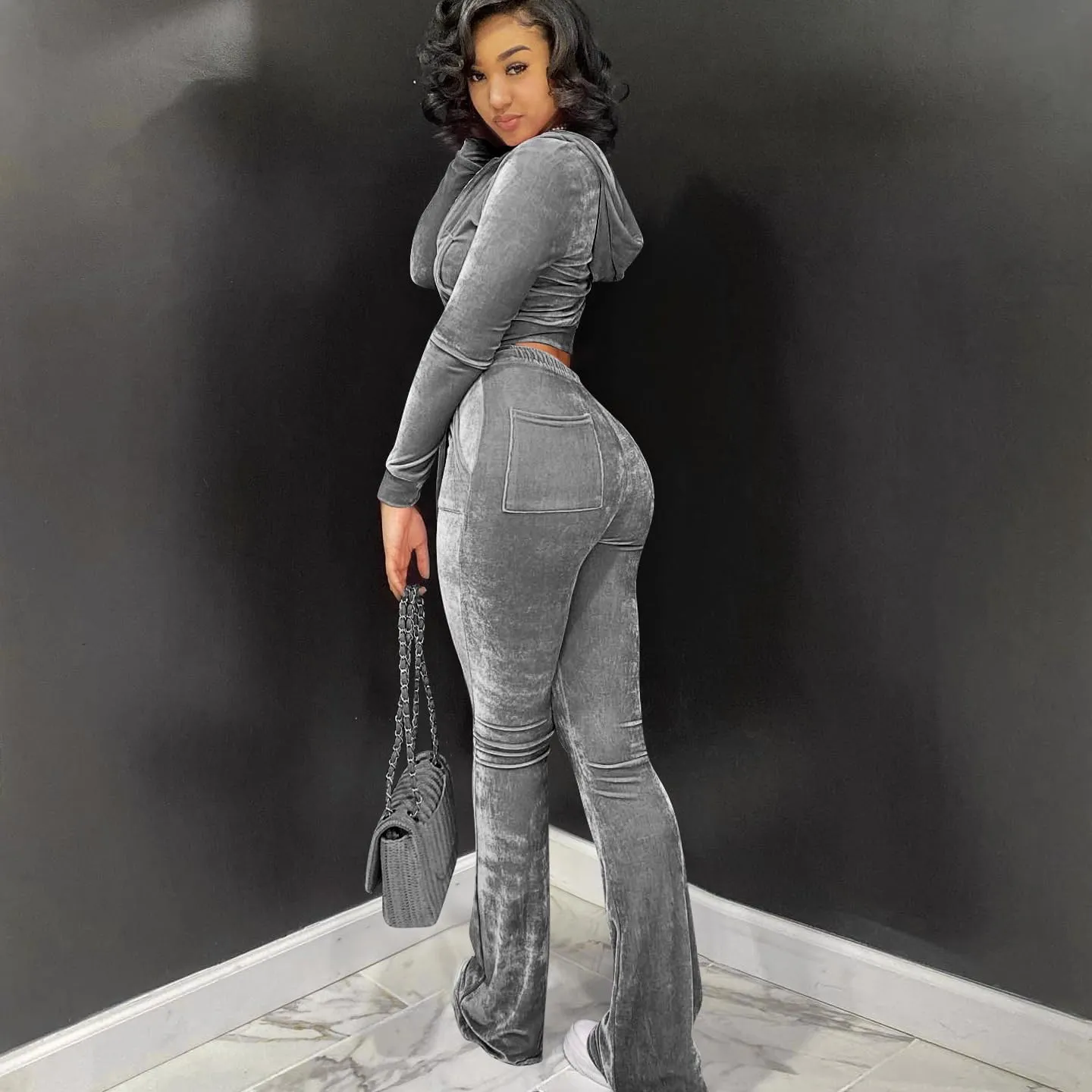 Womens 2 Piece Velour Tracksuit Two Piece Outfits for Women, Long Sleeve Crop Tops Flared Pants Jogging Sets
