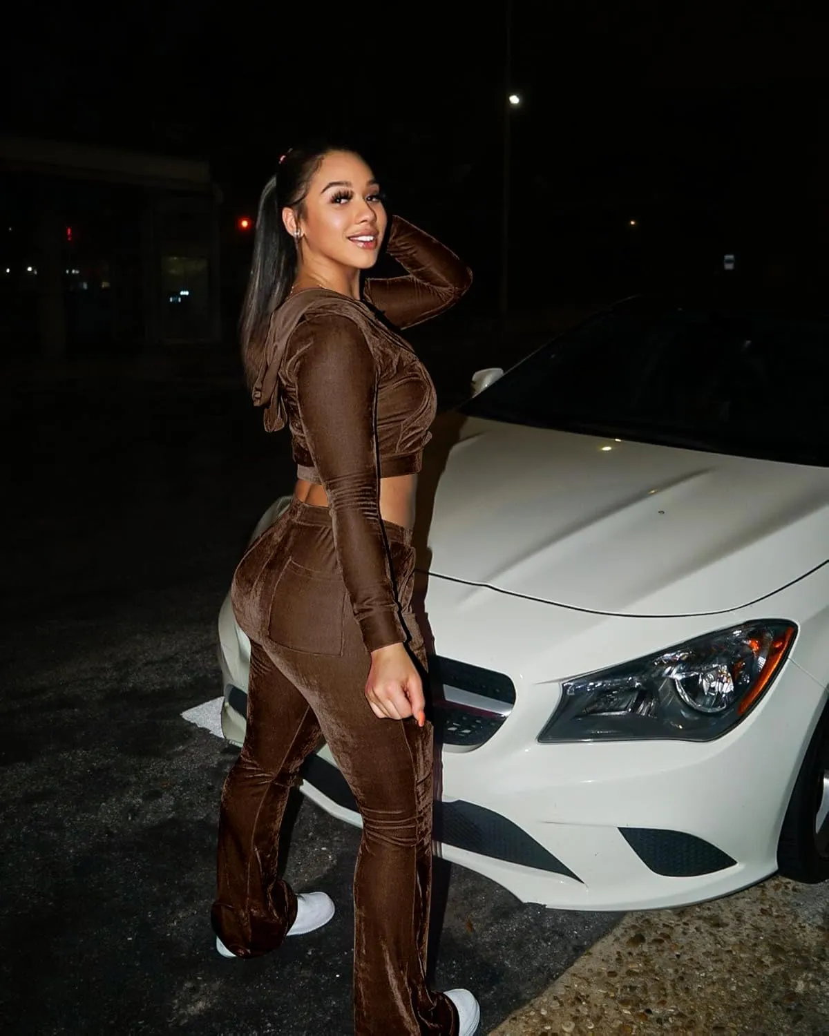 yidengymx Womens Velour Tracksuit Two Piece Outfits for Women Long Sleeve Hooded Zip Crop Tops Flared Pants Set