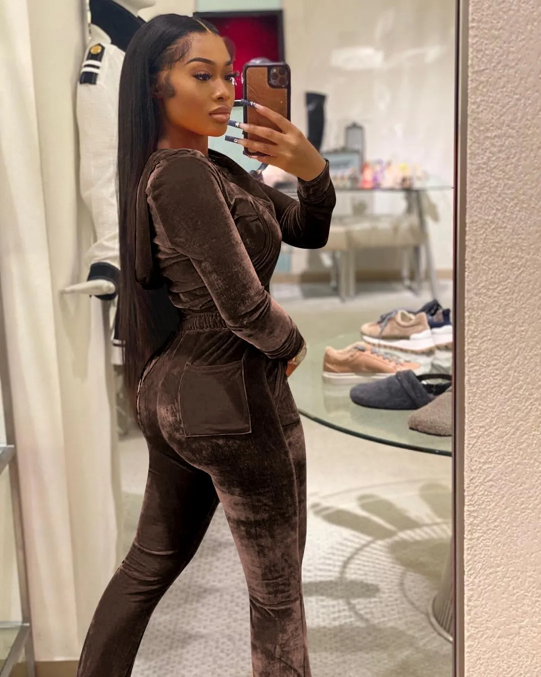 yidengymx Womens Velour Tracksuit Two Piece Outfits for Women Long Sleeve Hooded Zip Crop Tops Flared Pants Set